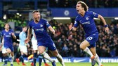 David Luiz mừng bàn quyết định mang về chiến thắng cho Chelsea. Ảnh: Reuters