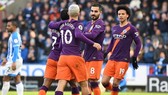 Leroy Sane (phải) và đồng đội mừng chiến thắng thứ 4 liên tiếp. Ảnh: Getty Images