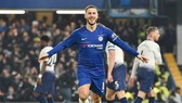 Eden Hazard mừng bàn thắng quan trọng trước Tottenham. Ảnh: Getty Images