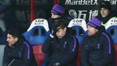 HLV Mauricio Pochettino lộ rõ sự chán chường trong trận đấu. Ảnh: The Sun
