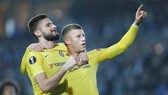 Ross Barkley (phải) và Olivier Giroud giúp Chelsea “bừng tỉnh”. Ảnh: Getty Images