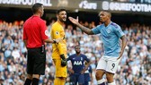 Dù áp dụng công nghệ VAR thì tranh cãi vẫn diễn ra thường xuyên. Ảnh: Getty Images