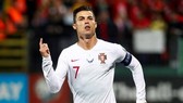 Cristiano Ronaldo khẳng định đang hạnh phúc và cam kết với đội tuyển. Ảnh: Getty Images