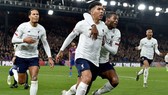 Roberto Firmino tiếp tục giúp Liverpool vượt khó vào phút chót. Ảnh: Getty Images