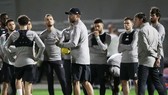 HLV Jurgen Klopp và đội hình chính đã ra sân tập ở Qatar. Ảnh: Getty Images