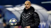 Pep Guardiola gián tiếp khẳng định ông chưa sẵn sàng rời Man.City. Ảnh: Getty Images