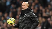 HLV Pep Guardiola đang kiểm soát tốt tình hình ở sân Etihad. Ảnh: Getty Images
