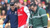 Calum Chambers chấn thương nghiêm trọng hơn mức dự kiến. Ảnh: Getty Images