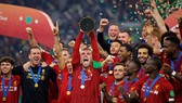 Liverpool sẽ còn mạnh hơn khi ngực trái xuất hiện thương hiệu tài trợ mới từ mùa tới. Ảnh: Getty Images