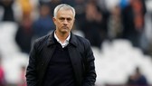HLV Jose Mourinho đã sớm “vỡ mộng” khi đội lâm vào khủng hoảng nhân sự. Ảnh: Getty Images