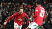 Marcus Rashford sau khi góp công vào bàn mở tỷ số của Juan Mata. Ảnh: Getty Images