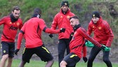 Bruno Fernandes tích cực hòa nhập ngay buổi tập đầu tiên cùng Man.United. Ảnh: Getty Images