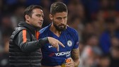 HLV Frank Lampard bị “trói” trên thị trường, đành phải giữ lại Olivier Giroud. Ảnh: Getty Images