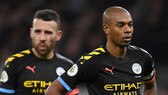 Fernandinho thất vọng sau thất bại tại Tottenham. Ảnh: Getty Images