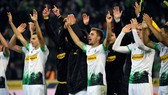 M’Gladbach là CLB đầu tiên có cầu thủ san sẻ một phần lương. Ảnh: Getty Images