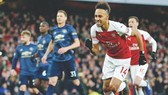 Pierre-Emerick Aubameyang trong một lần ghi bàn vào lưới Man.United. Ảnh: Getty Images
