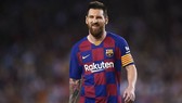 Barcelona không thể buộc Lionel Messi giảm 70% mức lương cao nhất thế giới nhưng sau đó lại chi hàng đống tiền mua ngôi sao. Ảnh: Getty Images
