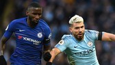 Sergio Aguero (phải. Man.City) và Antonio Rudiger (Chelsea) là 2 trong nhiều ngôi sao công khai lo lắng về sự an toàn. Ảnh: Getty Images