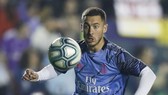 Eden Hazard nỗ lực trên sân tập sau chấn thương. Ảnh: Getty Images