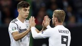 Kai Havertz (trái) và Timo Werner sẽ là đồng đội từ tuyển Đức đến Chelsea? Ảnh: Getty Images