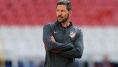 HLV Diego Simeone đối mặt nguy cơ không thể khai màn mùa giải cùng Atletico Madrid. Ảnh: Getty Images
