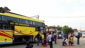 Các nhà xe đang lên khách tại bãi giữ xe Bảo Trân, địa chỉ số 391 Đinh Bộ Lĩnh