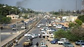 Một bức ảnh chụp ngày 21-8-2011 từ một cây cầu ở phía tây Tripoli, nơi hàng chục người biểu tình đã bị giết. Ảnh: DAILYMAIL.CO.UK