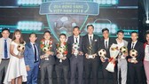 Các cầu thủ được vinh danh tại buổi lễ trao giải QBV. Ảnh: HOÀNG HÙNG
