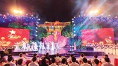 Chương trình Bài ca kết đoàn diễn ra ở đầu cầu TPHCM. Ảnh: DŨNG PHƯƠNG