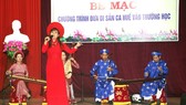 Giáo viên THCS biểu diễn ca Huế