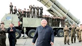 Nhà lãnh đạo Triều Tiên Kim Jong-un giám sát một vụ thử vũ khí trong năm 2019