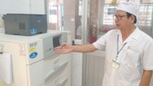 Máy cấy vi khuẩn lao hiện đại được Nhà nước đầu tư tại Bệnh viện Phổi Đồng Nai. Ảnh: VĂN PHONG