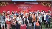 Sinh viên Trường Lạc Hồng vui vẻ chuẩn bị lên xe về quê đón tết