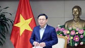 Phó Thủ tướng Vương Đình Huệ phát biểu tại cuộc họp. Ảnh: VGP