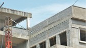 Dự án xây dựng và mở rộng Trường Tiểu học Nguyễn Sơn Hà (quận 3) đang vào khâu hoàn thiện. Ảnh: HOÀNG HÙNG