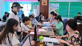 Sinh viên làm thủ tục nhập học tại Trường Công nghiệp thực phẩm TPHCM