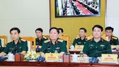 Đại tướng Ngô Xuân Lịch, Ủy viên Bộ Chính trị, Phó Bí thư Quân ủy Trung ương, Bộ trưởng Bộ Quốc phòng (giữa), chủ trì hội nghị. Ảnh: TTXVN