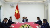 Thủ tướng Nguyễn Xuân Phúc điện đàm với Chủ tịch Ủy ban châu Âu. Nguồn: VGP