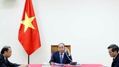 Thủ tướng Chính phủ Nguyễn Xuân Phúc điện đàm với Thủ tướng Nhật Bản Abe Shinzo. Nguồn: TTXVN