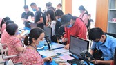 Thí sinh đóng học phí nhập học ngày 17-9 tại Trường ĐH Công nghiệp Thực phẩm TPHCM