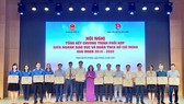 Các tập thể nhận Bằng khen đạt thành tích xuất sắc trong việc thực hiện các chương trình phối hợp giữa ngành GD-ĐT và Trung ương Đoàn TNCS Hồ Chí Minh giai đoạn 2016-2020. Nguồn:giaoducthoidai.vn