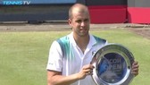 Gilles Muller và chiếc đĩa bạc vô địch Ricoh OpenKarlovic hối tiếc khi đánh trái tay bằng... 1 tay