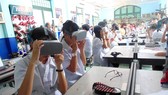 Một giờ học với kính thực tế ảo tại phòng học STEM của Trường THCS Lê Quý Đôn (quận 3) Ảnh: THU TÂM