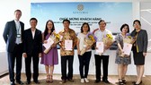 Senturia Vườn Lài bàn giao sổ hồng cho cư dân