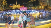 Đài phun nước nghệ thuật kết hợp âm nhạc tạo thêm điểm đến thú vị tại trung tâm TPHCM cho du khách. Ảnh: HOÀNG HÙNG
