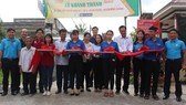 Bàn giao 3 tuyến hẻm bê tông ở huyện Bình Chánh