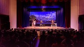 Sân khấu vui, phim ảm đạm