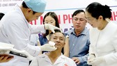 Tận tình giúp người nghèo chữa răng