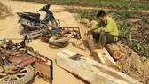 Hiện trường kiểm lâm Ngô Lê Nhật Tiến chặn bắt gỗ lậu bị lâm tặc hành hung