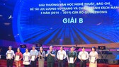 Bộ Quốc phòng trao giải thưởng VHNT, báo chí cho các tác giả phía Nam